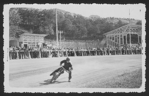 Il corridore motociclista Dario Basso, della specialità speedway, nel 1949