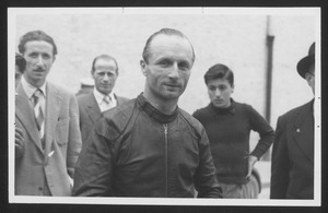 Il pilota motociclistico e automobilistico Nello Pagani (1911-2003), vincitore, nel 1949, del titolo mondiale nella classe 125 cc. L'immagine è stata pubblicata dalla rivista Pirelli (anno III, n. 3, maggio-giugno 1950, p. 18)
