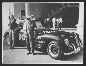 Il pilota Piero Taruffi con il navigatore Isidoro Ceroli su Alfa Romeo 6C 2500 sport alla I edizione della Carrera Panamericana