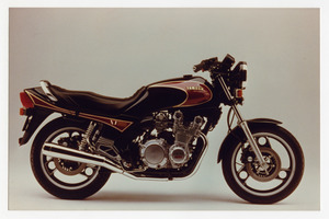 Pneumatico Phantom montato su motocicletta Yamaha XJ 900