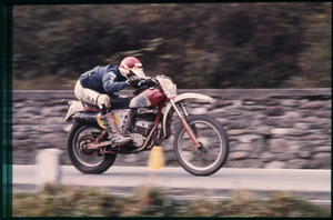 Il pilota Pierluigi Rottigni su motocicletta SWM durante una corsa disputatasi il 6 novembre 1977