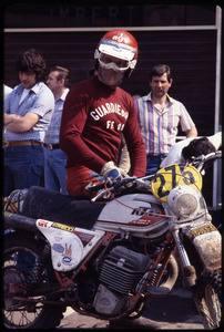 Il pilota Gianangelo Croci, su motocicletta KTM, probabilmente prima di una gara