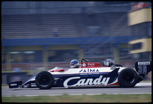 Il passaggio di Derek Warwick su Toleman-Hart n. 36 equipaggiata con pneumatici Pirelli