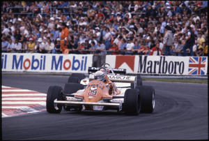 Il passaggio del pilota Riccardo Patrese su Arrows-Ford Cosworth n. 29 equipaggiata con pneumatici Pirelli