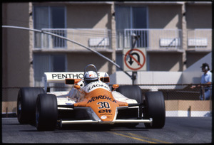 Il pilota Mauro Baldi su Arrows-Ford Cosworth n. 30 equipaggiata con pneumatici Pirelli