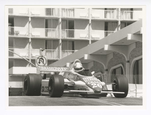 Il pilota Chico Serra su Fittipaldi-Ford Cosworth n. 20 equipaggiata con pneumatici Pirelli