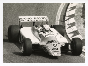 Il pilota Mauro Baldi su Arrows-Ford Cosworth n. 30 gommata Pirelli
