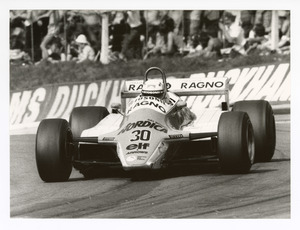 Il pilota Mauro Baldi su Arrows-Ford Cosworth n. 30 gommata Pirelli
