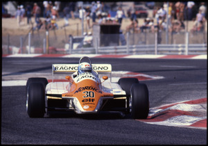 Il pilota Mauro Baldi su Arrows-Ford Cosworth n. 30 gommata Pirelli