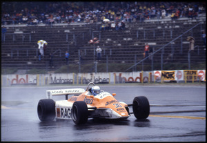 Il pilota Mauro Baldi su Arrows-Ford Cosworth n. 30