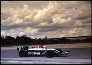 Il pilota Derek Warwick su Toleman-Hart n. 35 seguito da Marc Surer su Arrows-Ford Cosworth n. 29
