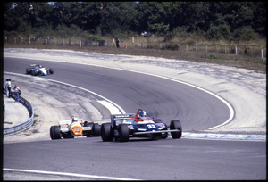 Il pilota Marc Surer su Arrows-Ford Cosworth n. 29 seguito da Teo Fabi su Toleman-Hart n. 36