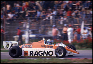 Il pilota Mauro Baldi su Arrows-Ford Cosworth n. 30 equipaggiata con pneumatici Pirelli