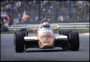 Il pilota Mauro Baldi su Arrows-Ford Cosworth n. 30 equipaggiata con pneumatici Pirelli