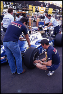 La Osella-Ford Cosworth di Jean-Pierre Jarier n. 31 ai box