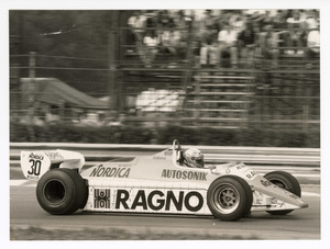 Il pilota Jean-Pierre Jarier su Osella-Ford Cosworth n. 31