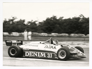 Il pilota Jean-Pierre Jarier su Osella-Ford Cosworth n. 31