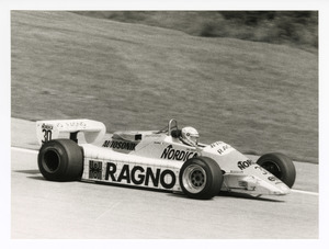 Il pilota Mauro Baldi su Arrows-Ford Cosworth n. 30, modello A4