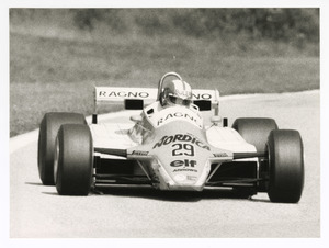 Il pilota Marc Surer su Arrows-Ford Cosworth n. 29