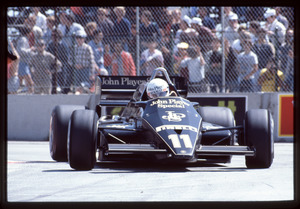 Il pilota Elio De Angelis su Lotus-Renault n. 11 gommata Pirelli