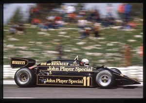 Il pilota Elio De Angelis su Lotus-Renault n. 11 gommata Pirelli