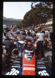 Il pilota Bruno Giacomelli su Toleman-Hart n. 36 gommata Pirelli