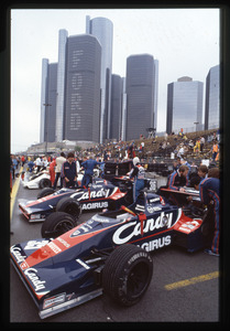 Il box Toleman con le vetture Toleman-Hart di Derek Warwick (n. 35) e Bruno Giacomelli (n. 36)