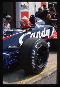 Il pilota Bruno Giacomelli nel 1983