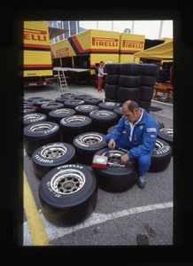 Tecnico Pirelli al lavoro