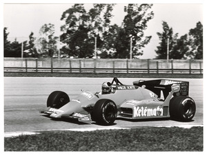 Il passaggio del pilota Piercarlo Ghinzani su Osella-Alfa Romeo n. 24