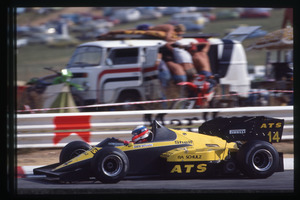 Il passaggio del pilota Manfred Winkelhock su ATS-BMW n. 14