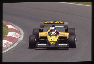 Il pilota Manfred Winkelhock su ATS-BMW n. 14