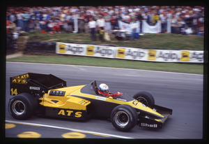 Il pilota Manfred Winkelhock su ATS-BMW n. 14