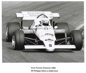 Il pilota Philippe Alliot su RAM-Hart n. 9 gommata Pirelli