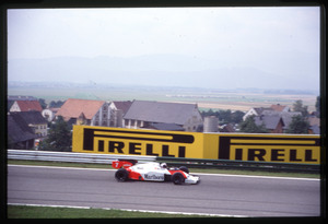Il passaggio di Alain Prost su McLaren-TAG Porsche n. 7