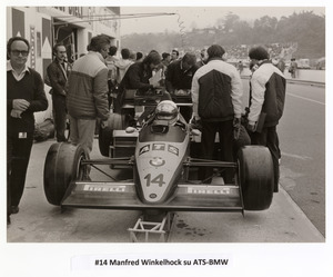Il pilota Manfred Winkelhock nel 1984