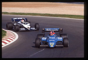 Il pilota Pircarlo Ghinzani su Osella-Alfa Romeo n. 24 seguito probabilmente da Nelson Piquet su Brabham-BMW n. 1