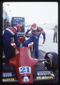 Il pilota Fulvio Ballabio su Spirit n. 21 ai box