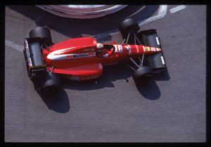 Il pilota Stefano Modena (n. 8) su Brabham-Judd gommata Pirelli, ai box