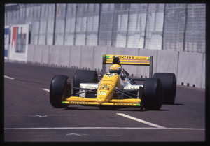 Il pilota Pierluigi Martini (n. 23) su Minardi-Ford gommata Pirelli