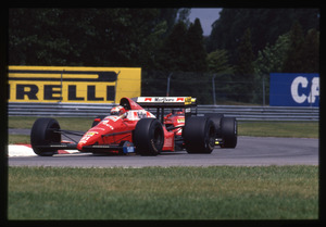 Il pilota Alex Caffi (n. 21) su Dallara-Ford gommata Pirelli