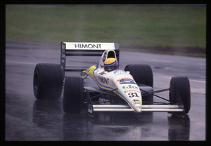 Il pilota Roberto Moreno (n. 31) su Coloni-Ford gommata Pirelli