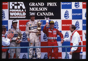 Il pilota Andrea De Cesaris III classificato, su Dallara-Ford (a destra)