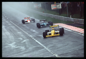 Il pilota Pierluigi Martini (n. 23) su Minardi-Ford gommata Pirelli