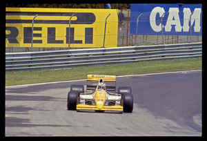 Il pilota Luis Perez Sala (n. 24) su Minardi-Ford