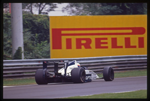 Il pilota Martin Brundle (n. 7) su Brabham-Judd