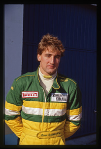 Il pilota Bernd Schneider (n. 34) della Zakspeed-Yamaha