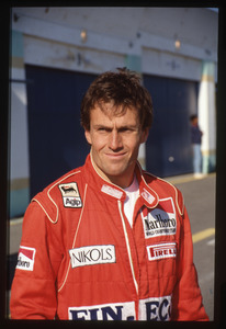 Il pilota Andrea De Cesaris (n. 22) della Dallara-Ford