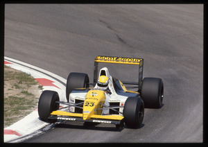 Il pilota Pierluigi Martini (n.23) su Minardi-Ford gommata Pirelli