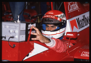 Il pilota Emanuele Pirro (n.21) ai box Dallara